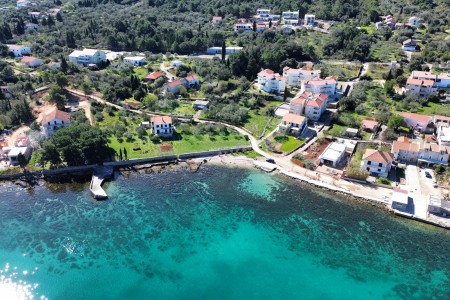 Pašman, Ždrelac - građevinsko zemljište ispod otočke ceste, 546 m2