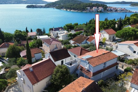 Rogoznica- centar – kuća sa 7 apartmana i pogledom na more, 330,49 m2
