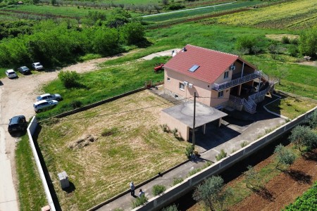 Sveti Filip i Jakov , renovirana kuća u mirnom dijelu, 220 m2