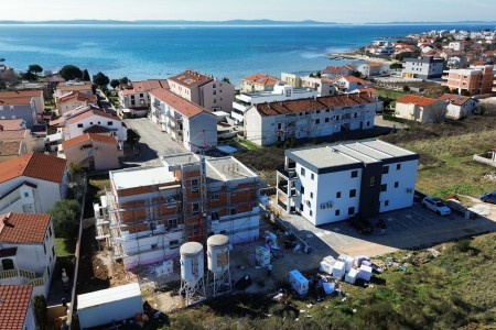 Privlaka – dvosoban stan 65 m2 s vrtom 60 m2, u blizini mora, novogradnja
