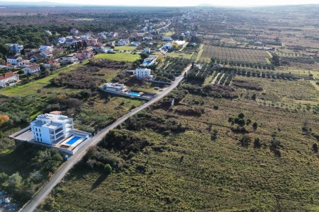 Zadar, Crno - građevinsko zemljište na dobroj poziciji, 964 m2