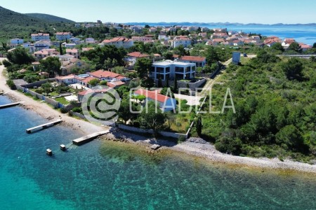 Pa&scaron;man, Ždrelac - poljoprivredno zemlji&scaron;te prvi red do mora, 1228 m2