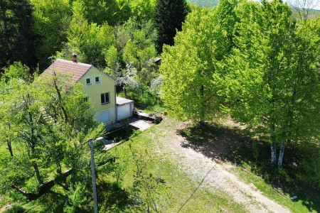 Gračac, Štikada - uređena kuća s dva stana, 138 m2