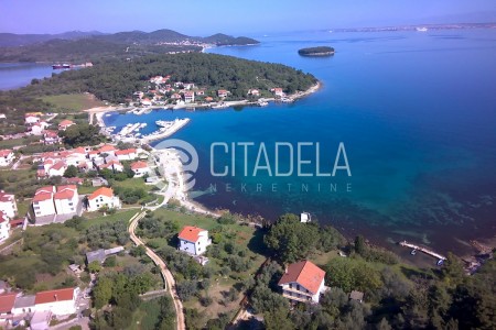 Pašman, Ždrelac - građevinsko zemljište 200 metara od mora, 1047 m2