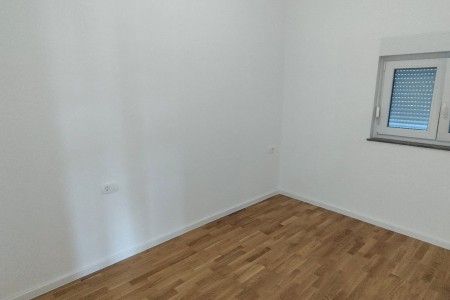 Turanj – novi dvosoban apartman prvi red do mora, 43 m2