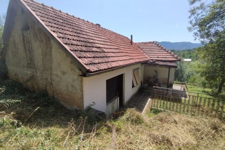 Gračac, Srb - kuća na mirnoj lokaciji s pogledom, 107 m2