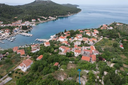 Ugljan, Lukoran - građevinsko zemljište 160 m od mora, 540 m2