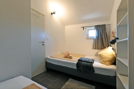 Murter, Betina - kuća s četiri apartmana, 100 m od plaže, 219 m2