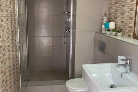 Rogoznica- centar – kuća sa 7 apartmana i pogledom na more, 330,49 m2