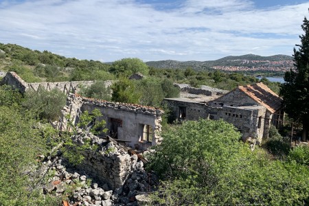 Šibenik, Martinska, tri objekta na zemljištu od 37.034 m2