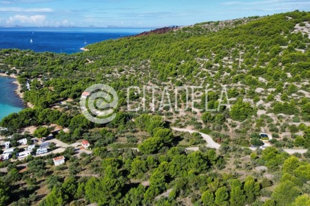 Murter, Kosirina - zemlji&scaron;te uz asfaltnu cestu, 1457 m2