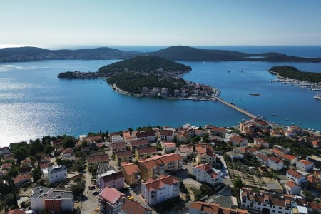 Rogoznica- centar – kuća sa 7 apartmana i pogledom na more, 330,49 m2