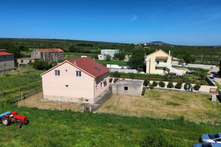 Sveti Filip i Jakov , renovirana kuća u mirnom dijelu, 220 m2
