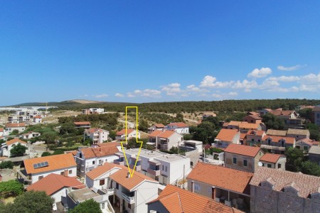 Sveti Filip i Jakov - kuća s 3 apartmana, garažom i podrumom, 220 m2