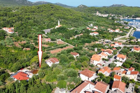 Ugljan, Sutomi&scaron;ćica - građevinsko zemlji&scaron;te na mirnoj lokaciji, 576 m2