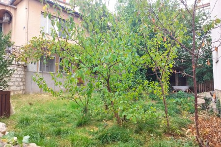 Šibenik, Varoš – stan s vrtom na dobroj lokaciji, 40 m2