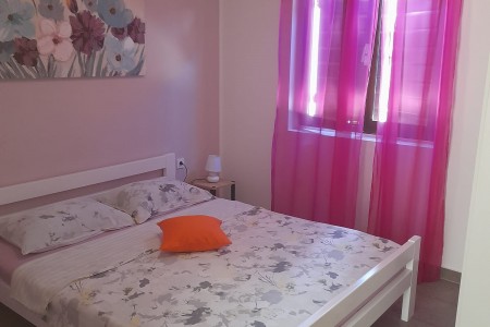 Sveti Filip i Jakov - kuća s 3 apartmana, garažom i podrumom, 220 m2