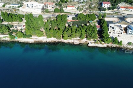 Starigrad - građevinsko zemljište prvi red do mora, 2080 m2
