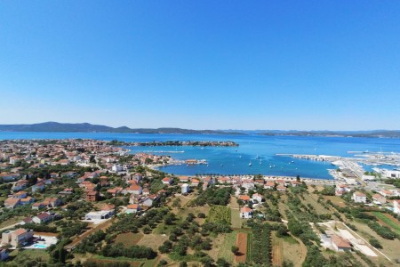 Sukošan - građevinsko zemljište s pogledom na more, 1035 m2