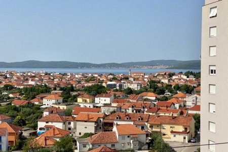 Zadar, Bulevar – dvosoban stan s pogledom na more, 76 m2