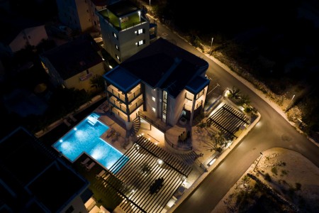 Sevid -novi trosobni apartman na 1. katu sa zajedničkim bazenom,129m2