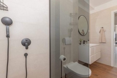 Vodice - nova namještena kuća za odmor s bazenom, 135 m2