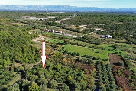 Suko&scaron;an - poljoprivredno zemlji&scaron;te okruženo maslinicima, 947 m2