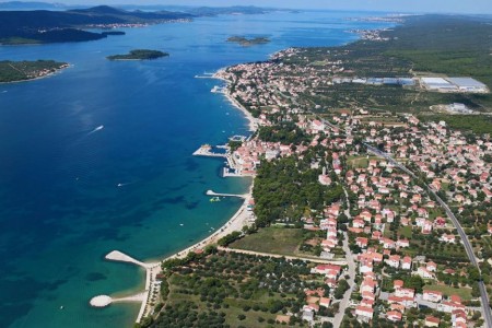 Sv. Filip i Jakov - građevinsko zemljište u blizini mora, 989 m2