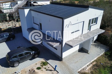Posedarje - novi apartman A4 s vrtom u blizini mora, 32 m2