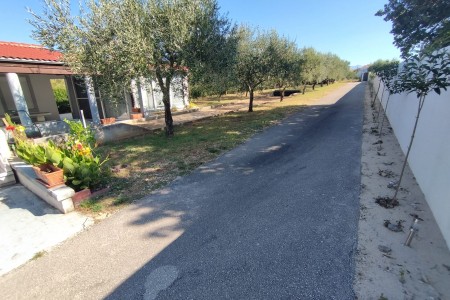 Suhovare - kuća za odmor s bazenom i pomoćnim objektima