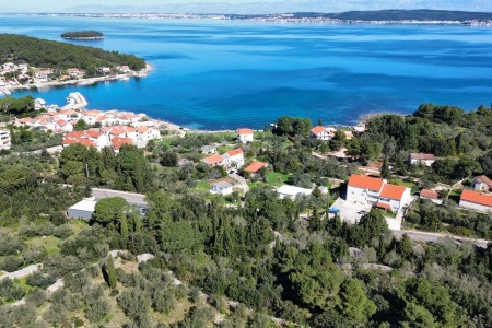 Pašman, Ždrelac - građevinsko zemljište ispod otočke ceste, 546 m2