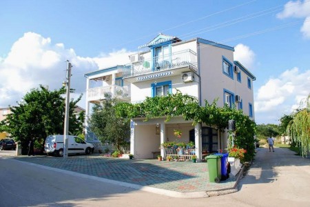 Biograd na Moru, kuća s 9 apartmana, 441 m2