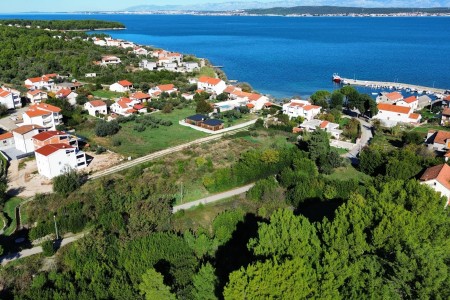 Banj, Pašman - građevinsko zemljište 300 m od mora, 597 m2