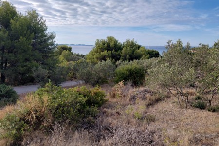 Murter, Kosirina - zemlji&scaron;te 150 m od mora s pogledom, 249 m2