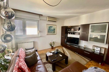 Zadar, Bulevar – dvosoban stan s pogledom na more, 76 m2