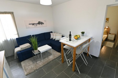 Murter, Betina - kuća s četiri apartmana, 100 m od plaže, 219 m2