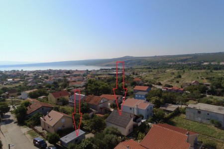 Posedarje - samostojeća kuća s dva stana 155 m2 i garažom 21 m2