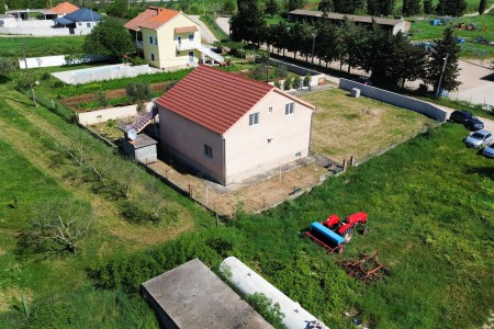 Sveti Filip i Jakov , renovirana kuća u mirnom dijelu, 220 m2