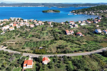 Pašman, Mrljane - građevinsko zemljište ispod otočke ceste, 500 m2