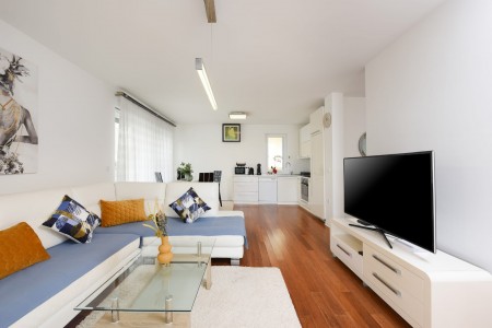 Zadar, Diklo - stan s privatnim ulazom i dvori&scaron;tem, 150m od mora