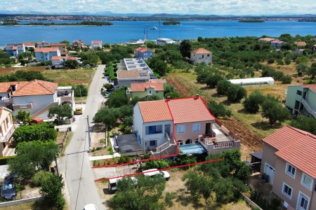 Pašman, Kraj – kuća s tri stana 300 m od pješčane plaže, 229 m2