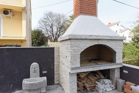 Zadar, Diklo - stan s privatnim ulazom i dvori&scaron;tem, 150m od mora