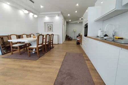 Zadar, Relja - renovirani stan na dobroj poziciji, 120 m2