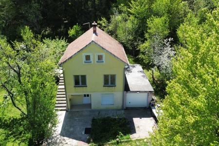 Gračac, Štikada - uređena kuća s dva stana, 138 m2