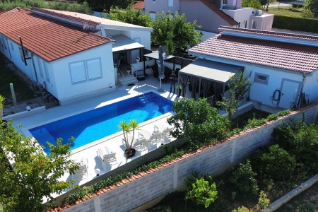 Suhovare - kuća za odmor s bazenom i pomoćnim objektima