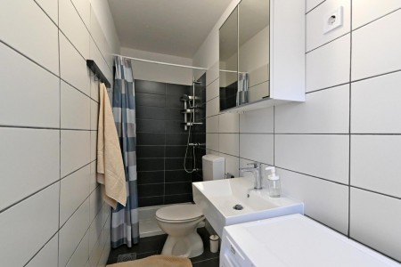 Murter, Betina - kuća s četiri apartmana, 100 m od plaže, 219 m2