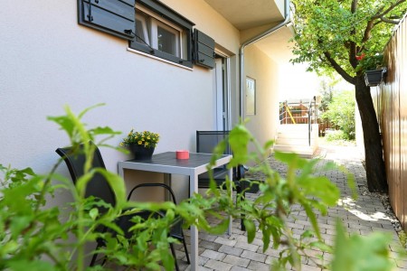 Murter, Betina - kuća s četiri apartmana, 100 m od plaže, 219 m2