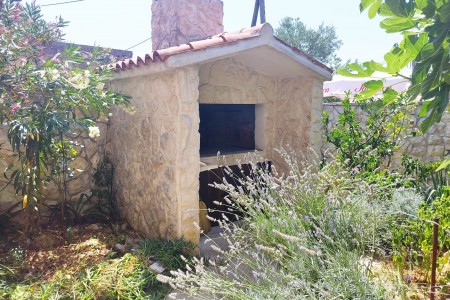 Pirovac - samostojeća kuća s dva stana, 169 m2