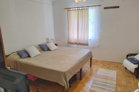 Pirovac - samostojeća kuća s dva stana, 169 m2