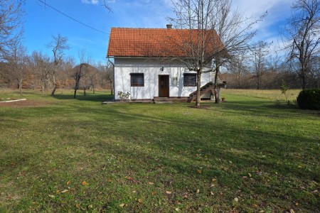 Lovinac - useljiva vikendica na mirnoj lokaciji, 80 m2